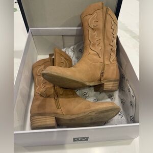 DV by Dolce Kid’s cowgirl boots 🤠